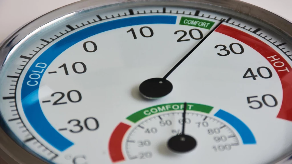 What is a normal hygrometer reading?