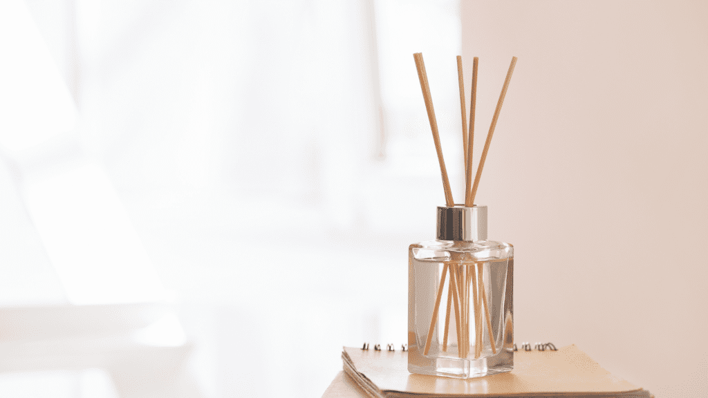 How to make your room smell good naturally?